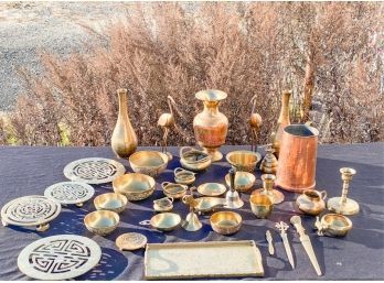 INTERESTING & GENEROUS LOT OF MOSTLY BRASS WARES