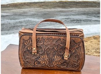 FINE QUALITY TOOLED LEATHER PURSE W FLORAL DESIGN