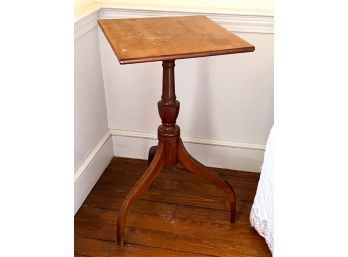 (19th c) MAPLE CANDLESTAND