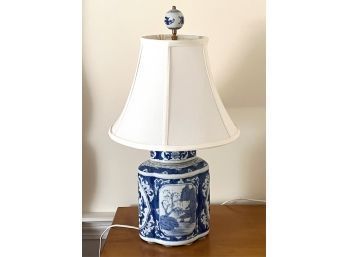 (20th c) CHINESE PORCELAIN TABLE LAMP