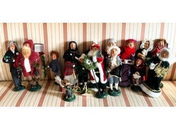 LARGE GROUPING OF BYERS' CHOICE CAROLERS