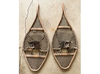 PAIR OF NATIVE AMERICAN INDIAN SNOW SHOES