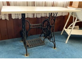 SINGER SEWING STAND