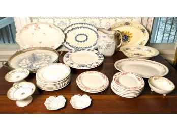 GROUPING OF MISC VINTAGE CHINA