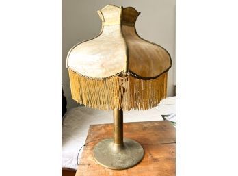 VICTORIAN BRASS TABLE LAMP W/ SLAG GLASS SHADE