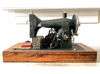 VINTAGE KENMORE SEWING MACHINE IN CARRYING CASE