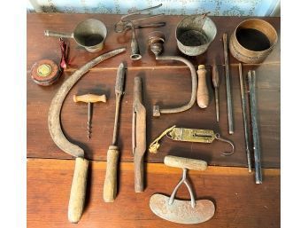 GROUPING OF MOSTLY ANTIQUE HAND TOOLS