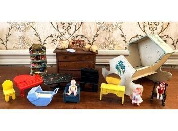 LOT VINTAGE DOLL FURNITURE/ ACCESSORIES