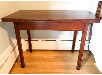 CHIPPENDALE MAHOGANY FLY-LEG CARD TABLE
