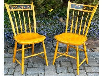 PAIR OF PAINTED THUMBBACK WINDSOR SIDE CHAIRS