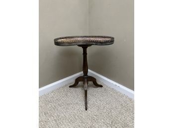 Kidney Shaped Marble Top Three Leg Stand