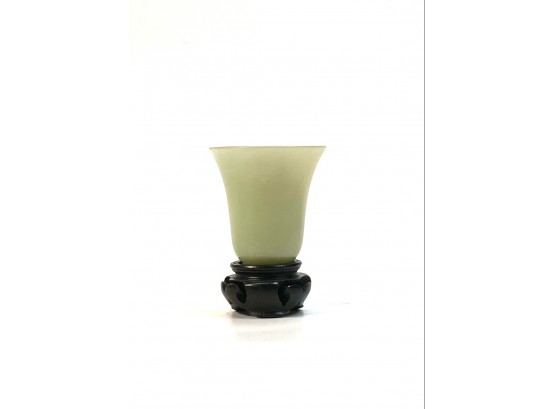 SMALL CHINESE FOOTED JADE CUP