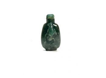 CHINESE JADE MATING FROGS SNUFF BOTTLE