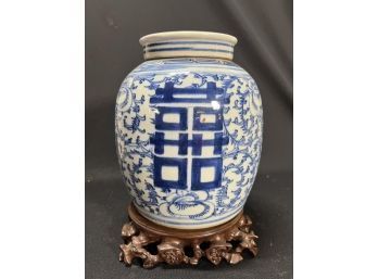 CHINESE PORCELAIN BLUE AND WHITE GINGER JAR
