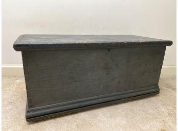 (19th c) DOVETAILED CHEST in BLUE STAIN
