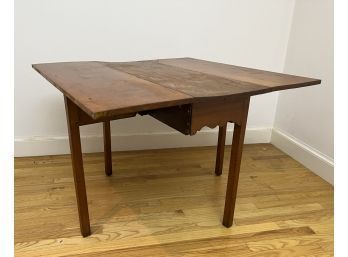 (18th c) CHIPPENDALE DROP LEAF TABLE