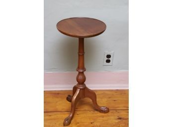 CHIPPENDALE STYLE MAHOGANY CANDLESTAND