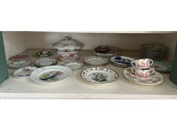 GROUPING OF HAND PAINTED PORCELAIN PLATES