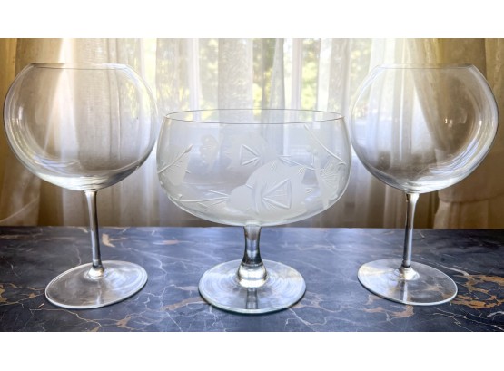 PAIR OF TALL GLASS BRANDY SNIFFERS