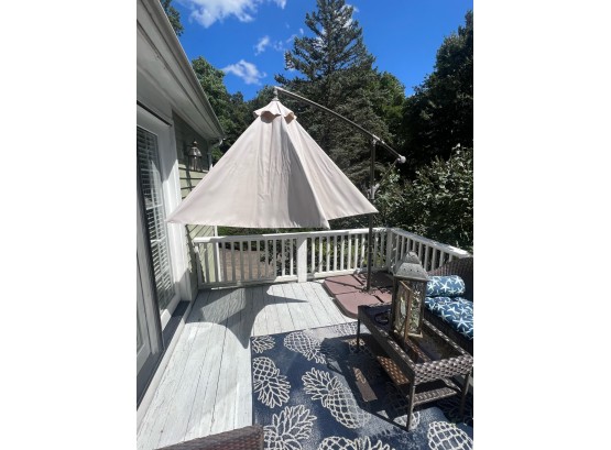 8 FOOT PATIO UMBRELLA with ARTICULATED SUPPORT