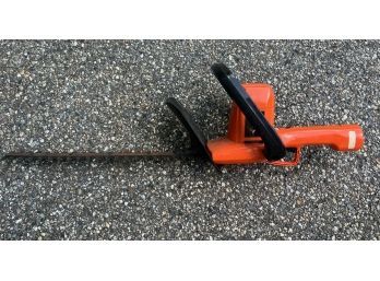 BLACK and DECKER 18 in DELUX HEDGE TRIMMER