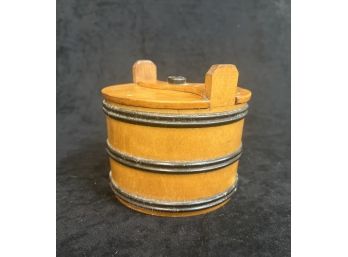 SMALL SHAKER BUCKET With LOCKING LID