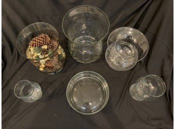 LOT OF 6 GLASS VASES.
