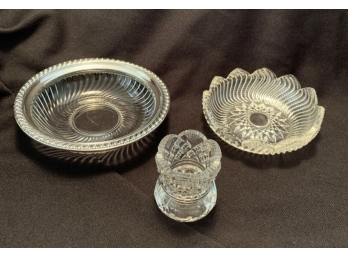 ASSORTED CUT GLASS BOWLS AND CUPS.