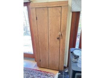 ANTIQUE COUNTRY CABINET