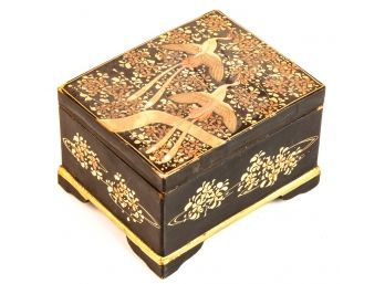 JAPANESE CRANE DECORATED LACQUER BOX