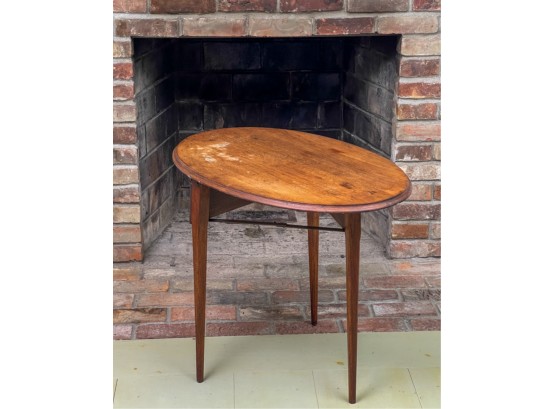 OVAL TOP MAHOGANY OCCASIONAL TABLE