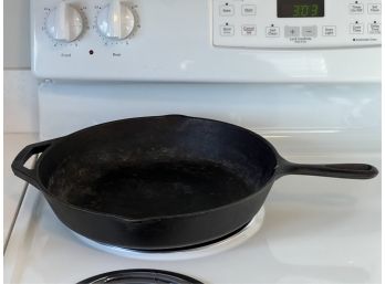 LODGE CAST IRON FRYING PAN