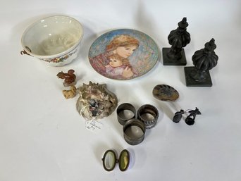 71. Collector Or Dealer's Lot Of Smalls Inc. Bronze, Hibel , Agate And Wade (12)
