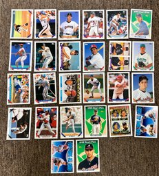 89. 1993 Topps Varied Baseball Card Lot (26)