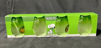 135. Peanuts Snoopy And Woodstock St. Patricks Day Curved Glass Set (4)