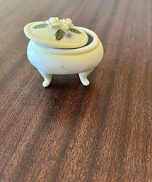 88.Porcelain Footed Ring Box