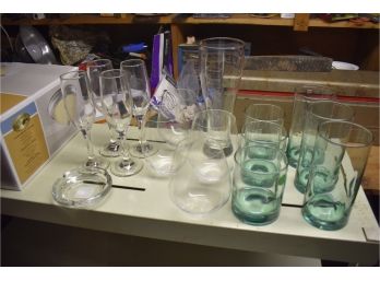122. Assorted Glassware (16)