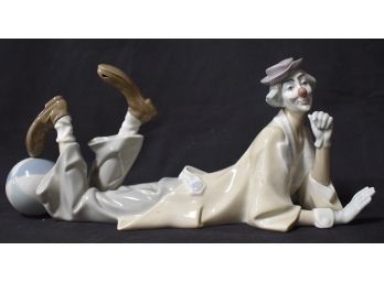 205. Big Lladro Reclining Clown With Ball Porcelain Figurine # 4618 (as Is)