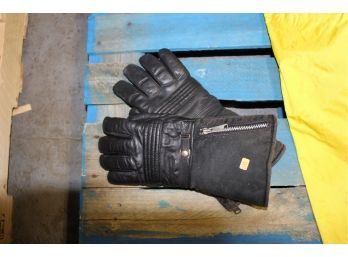 100. Vintage Motorcycle Riding Gloves