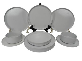 Heller, Massimo Vignelli Dinnerware, White Monochromatic - 2 Bowls,  5 Dinner, 4 Salad Plates  -11 Total
