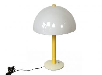 A Mid Century Modern Lightolier Table Lamp
