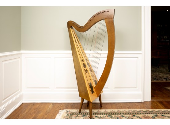 picture of a lyon healy harp