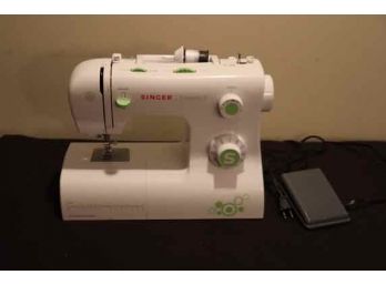SINGER ESTEEM II 2273 Sewing Machine Multi-Stitch USED ONCE