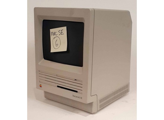 #6 Early Apple Macintosh SE. Model M5011