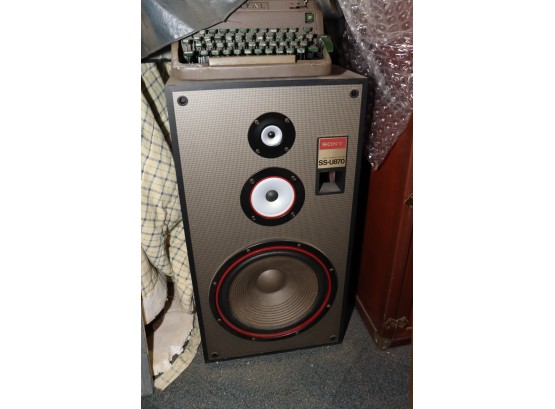Vintage Pair Of Sony SS-U870 Floor Speakers