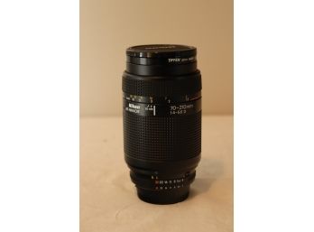 Nikon Nikkor 70-210mm F/4-5.6 D Macro Autofocus Lens