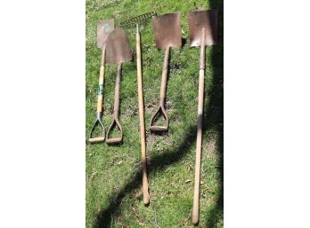 Garden Tool Lot Shovels Rakes (lot 2)