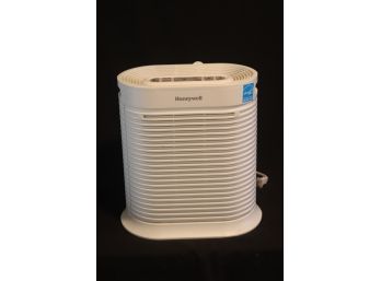 Honeywell HPA104wmp The Doctor's Choice True HEPA Air Purifier, White