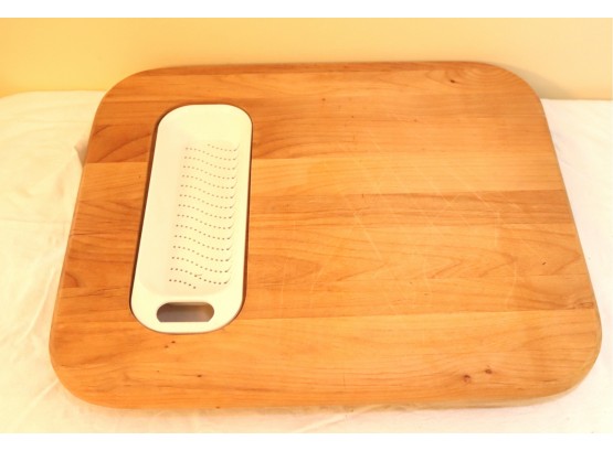 Wood Cutting Board With Plastic Catch Strainer
