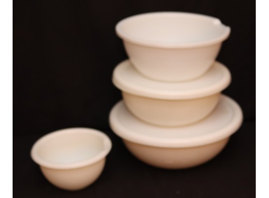 White Bowls With Lids (1 Without)
